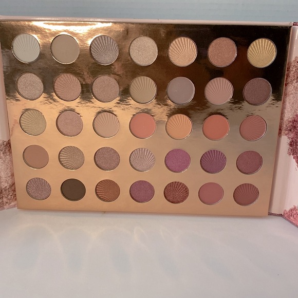 ✨🌿 Ellen Tracy Rosy Nudes Eyeshadow Palette – 35 Matte & Shimmer Shades - Picture 3 of 6